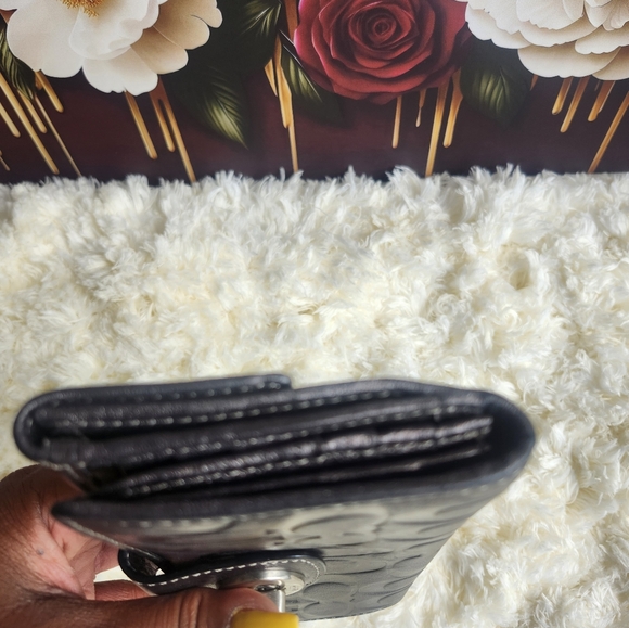 Coach Gray Wallet with Embossed Pattern and Turn-Lock Closure - Picture 4 of 9